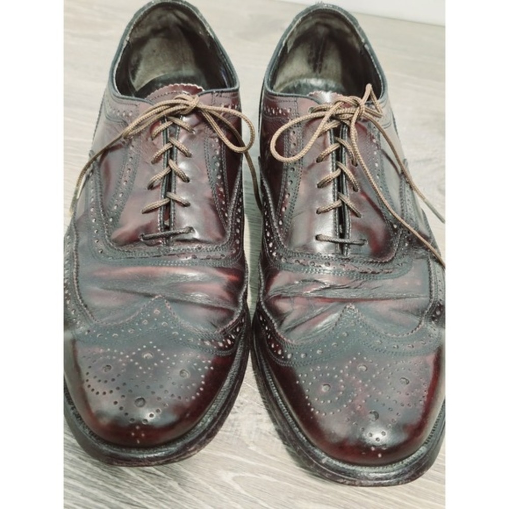 The Florsheim Shoe Men Burgundy Leather Wingtip Oxfords Size 9B Classic Preppy